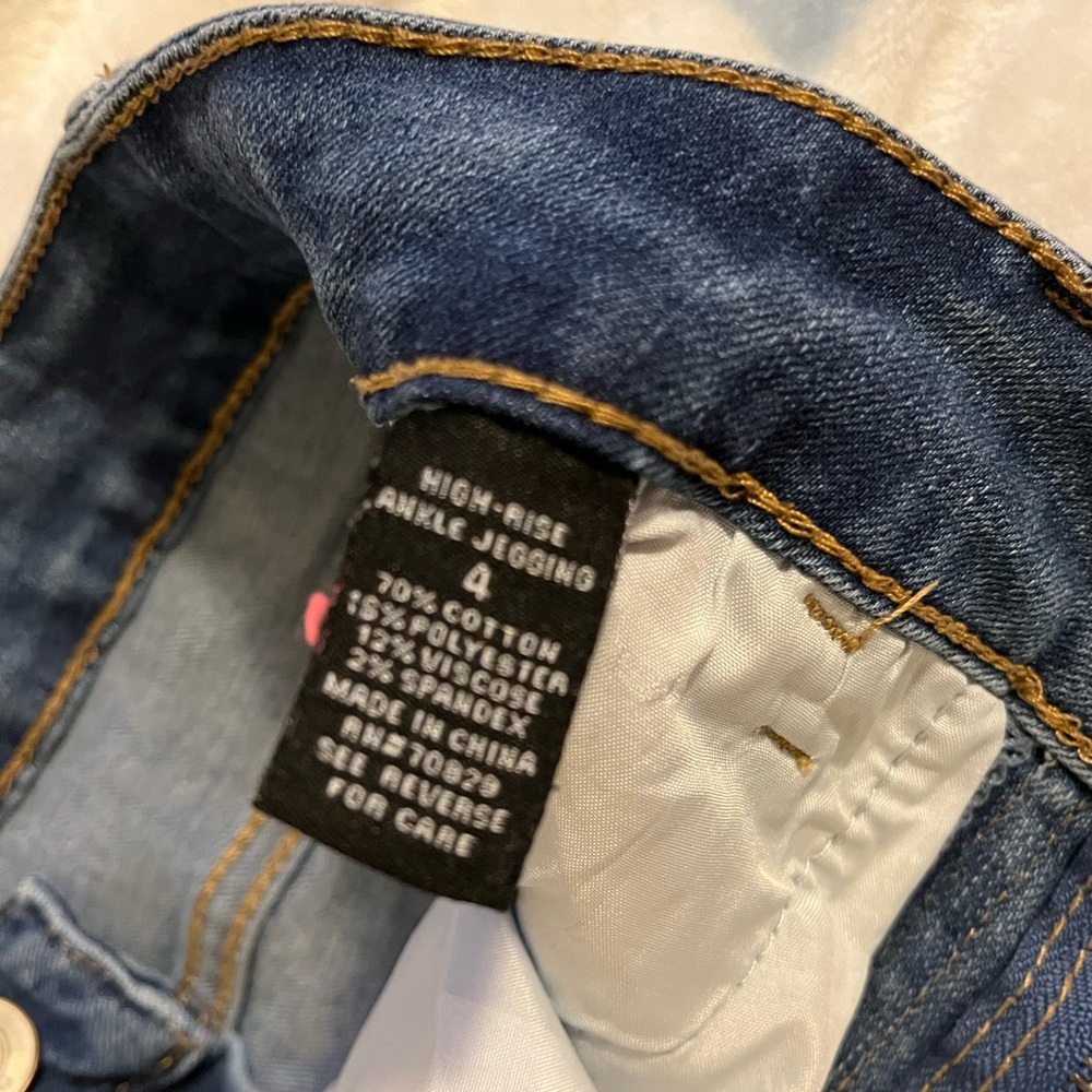 Distressed Blue Jeans - Picture 5 of 6